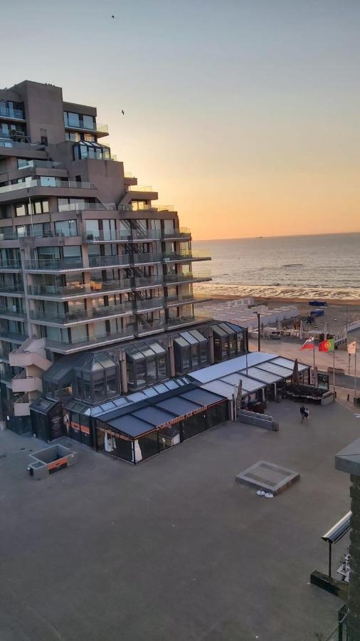 Appartement met zeezicht op het Van Bunnenplein Knokke-Heist Buitenkant foto
