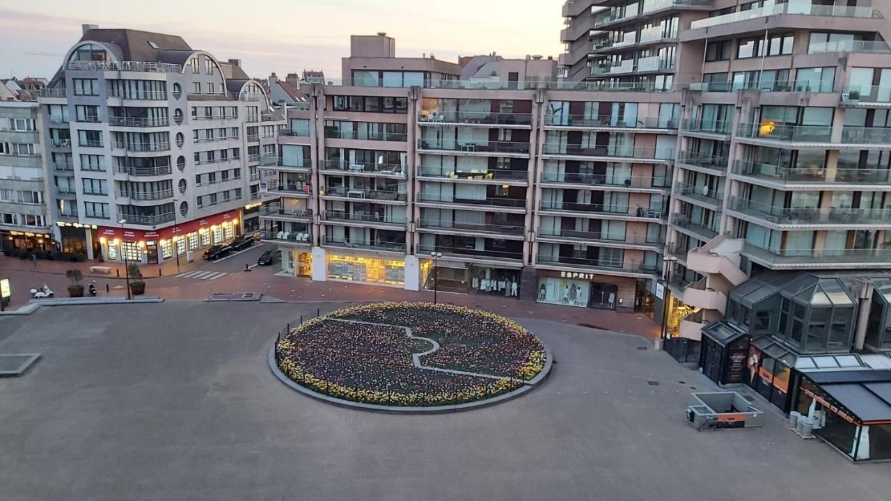Appartement met zeezicht op het Van Bunnenplein Knokke-Heist Buitenkant foto