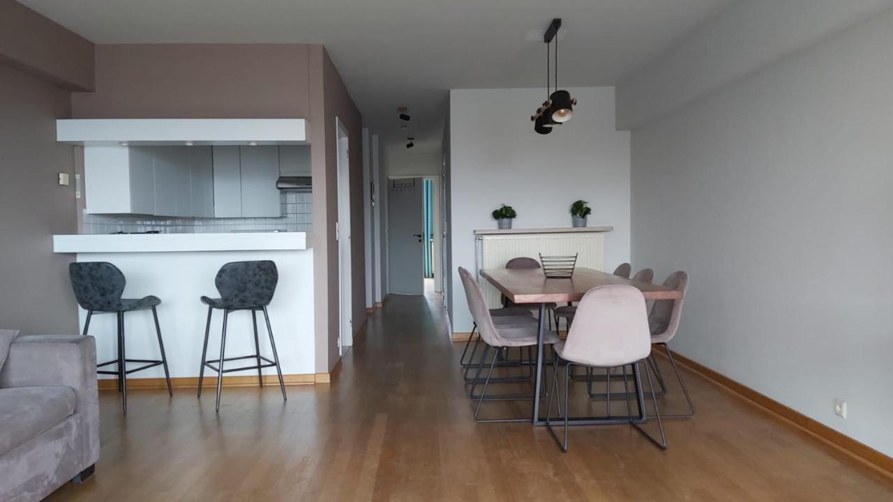 Appartement met zeezicht op het Van Bunnenplein Knokke-Heist Buitenkant foto