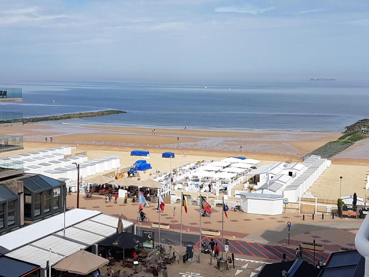 Appartement met zeezicht op het Van Bunnenplein Knokke-Heist Buitenkant foto